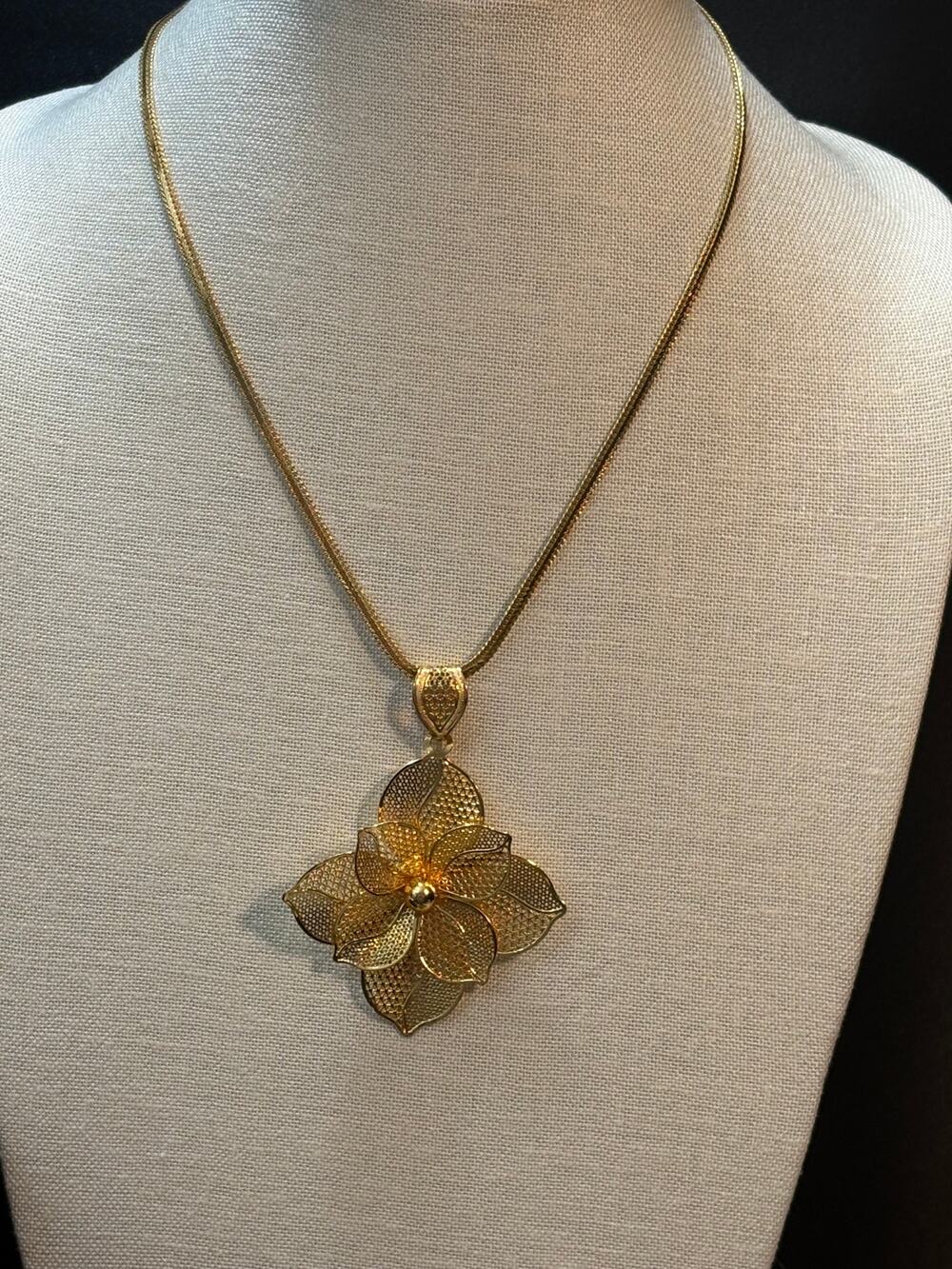 Vintage Gold Tone Filigree Flower Pendant Necklace Statement Floral